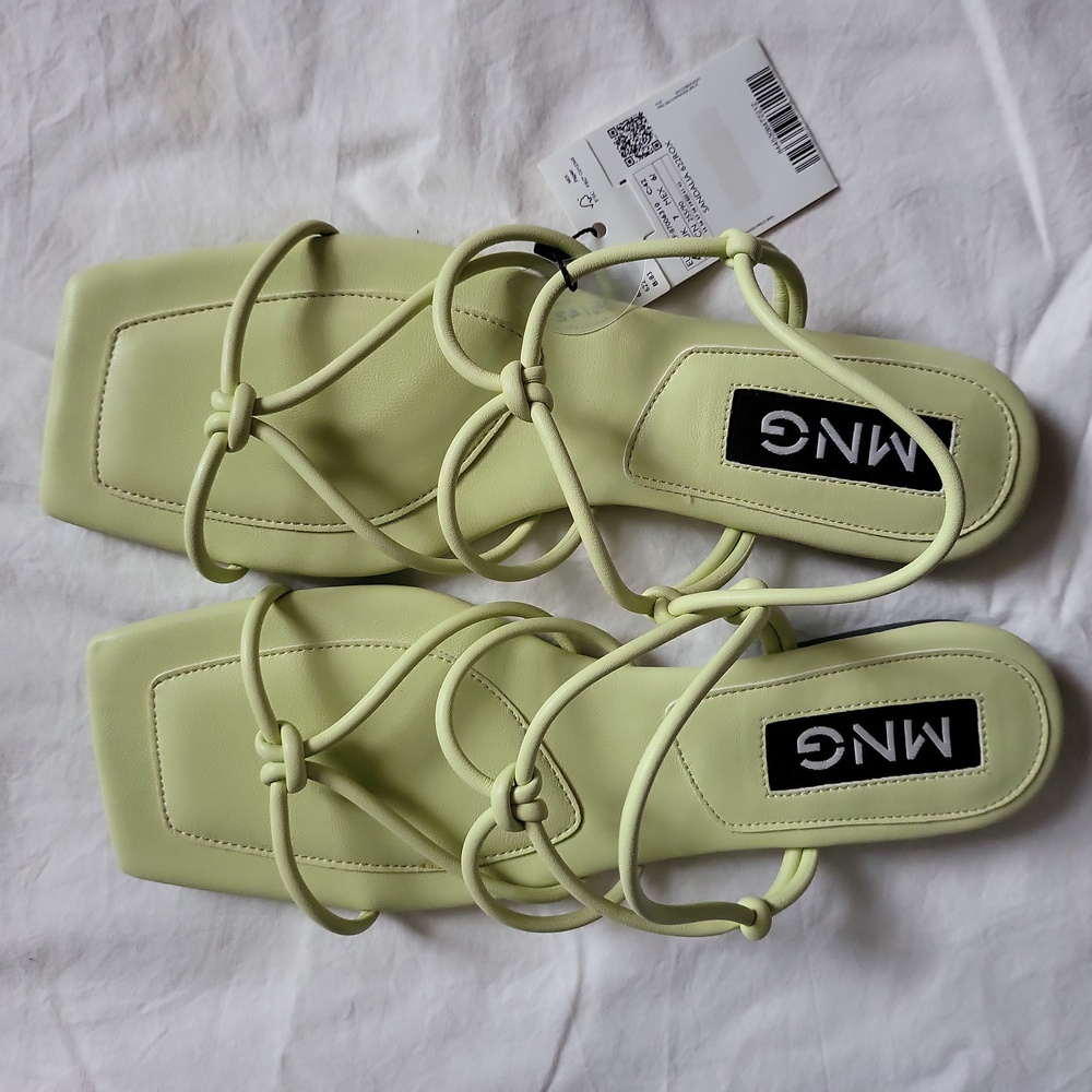 Sandals 9.5 - Picture 5 of 5